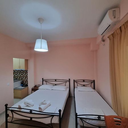 Let Rooms Lukova Екстериор снимка