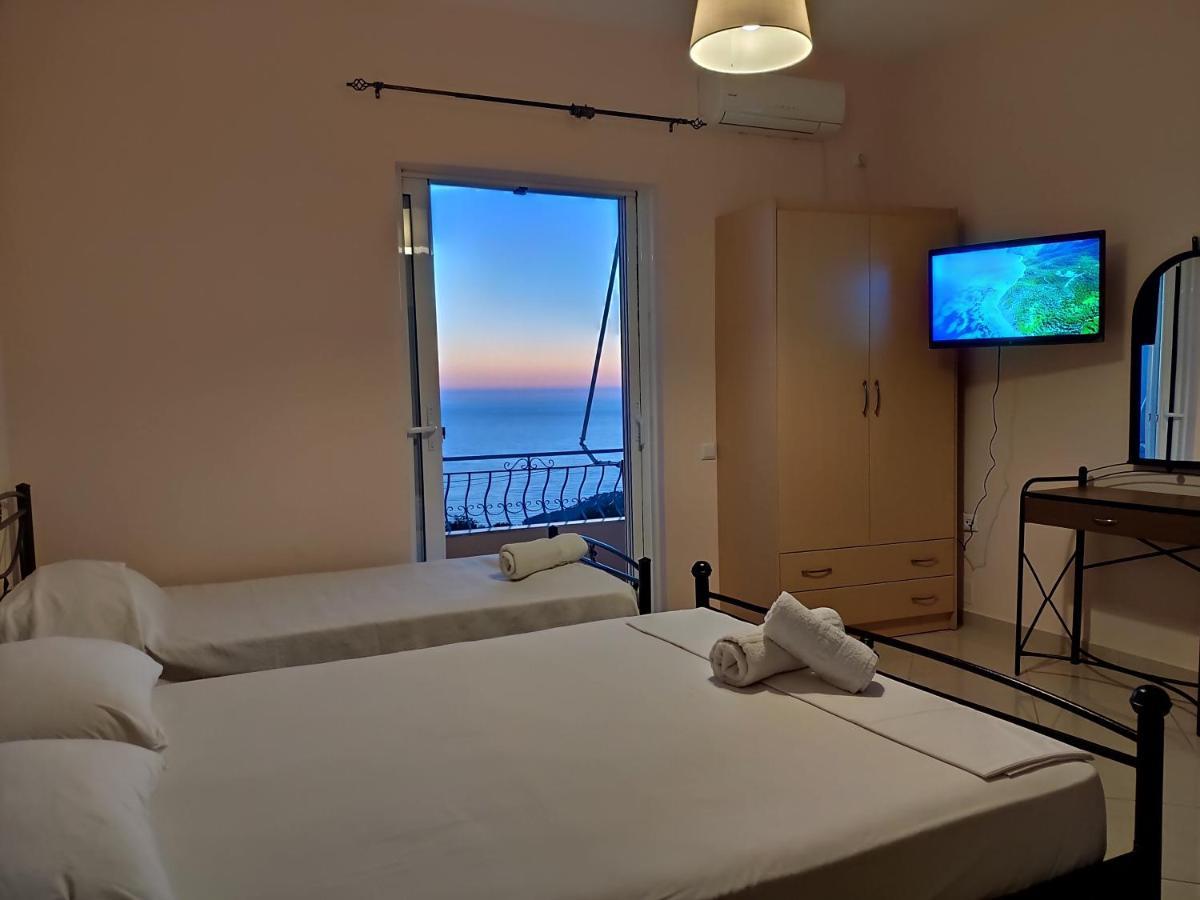 Let Rooms Lukova Екстериор снимка