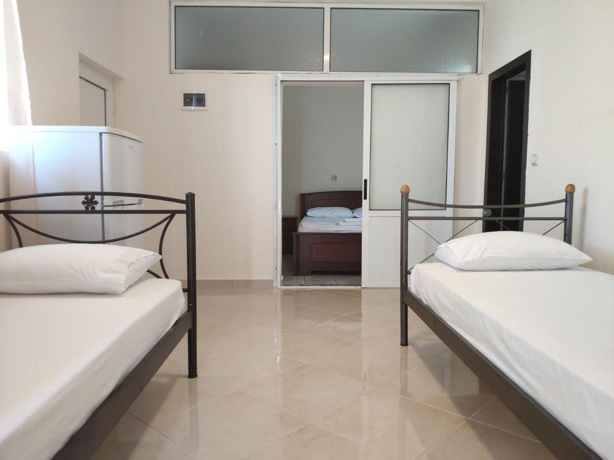 Let Rooms Lukova Екстериор снимка