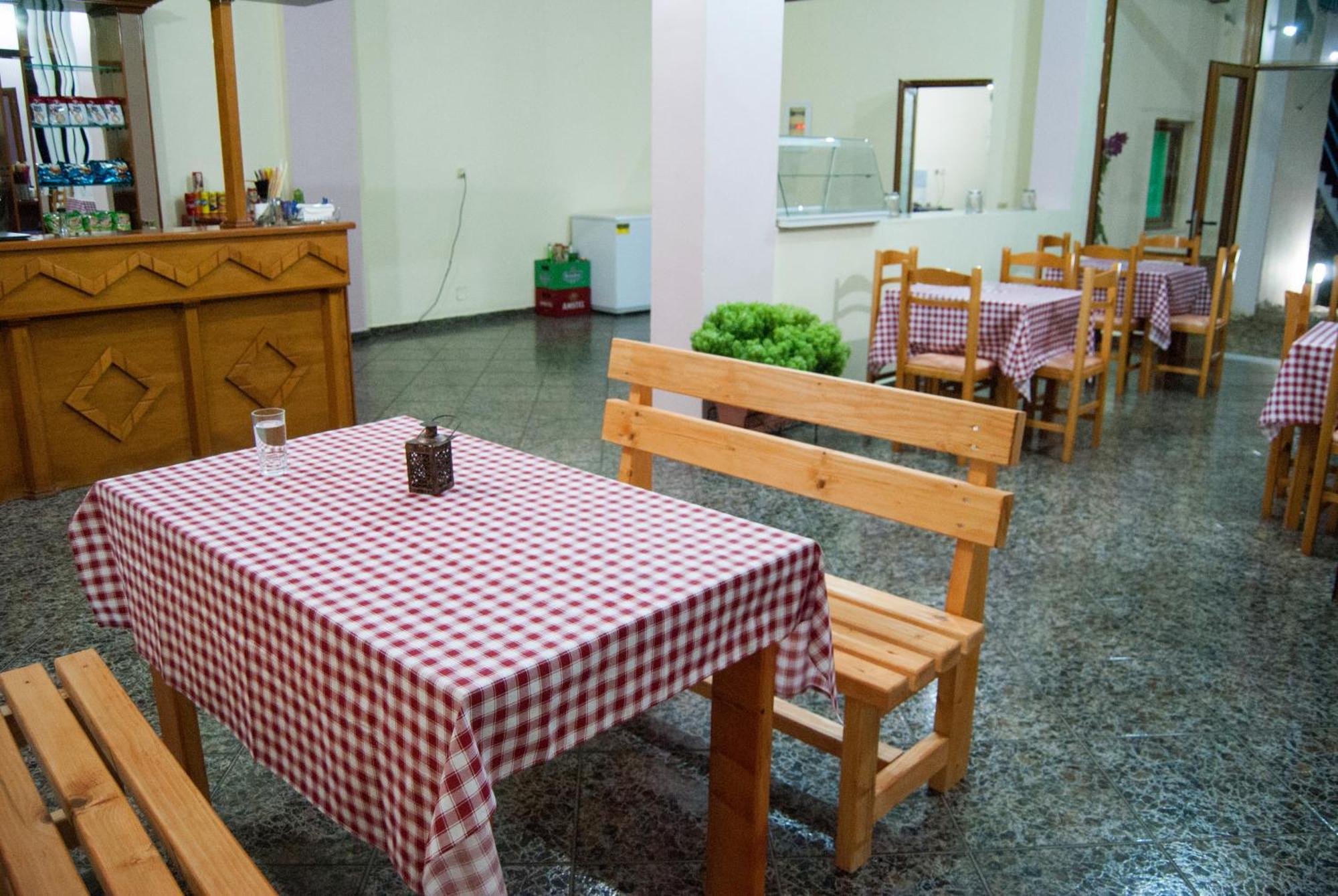 Let Rooms Lukova Екстериор снимка