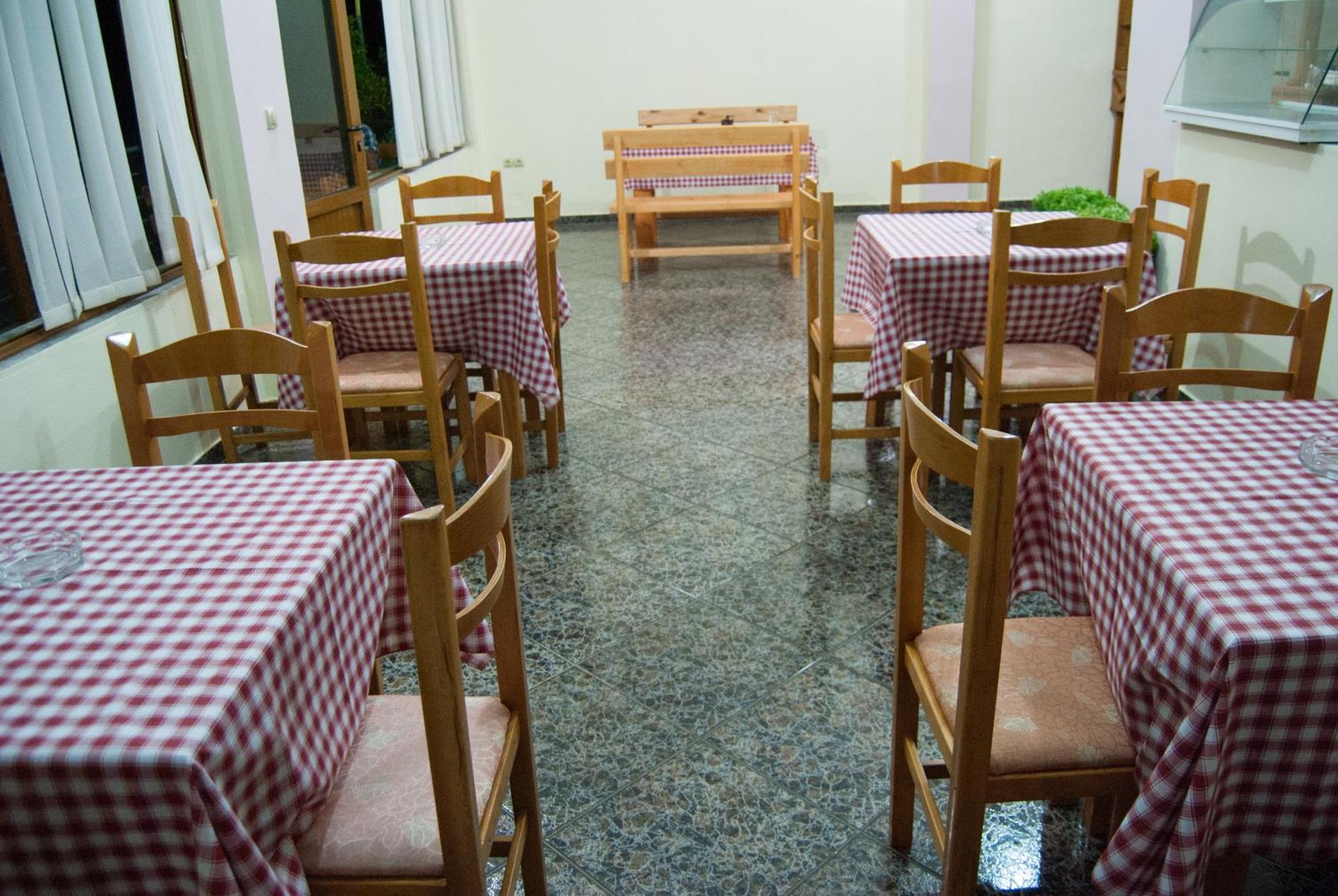 Let Rooms Lukova Екстериор снимка