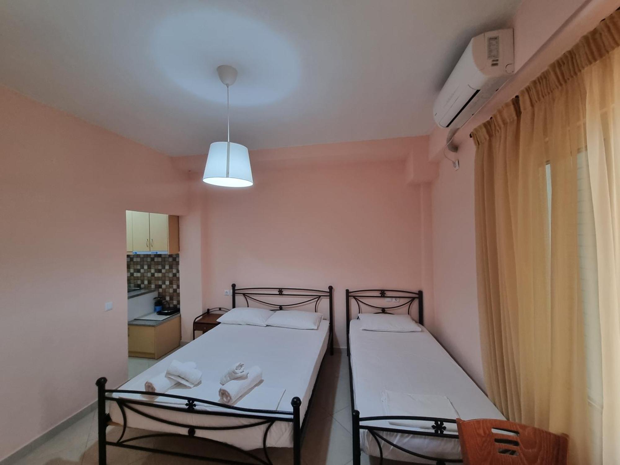 Let Rooms Lukova Екстериор снимка