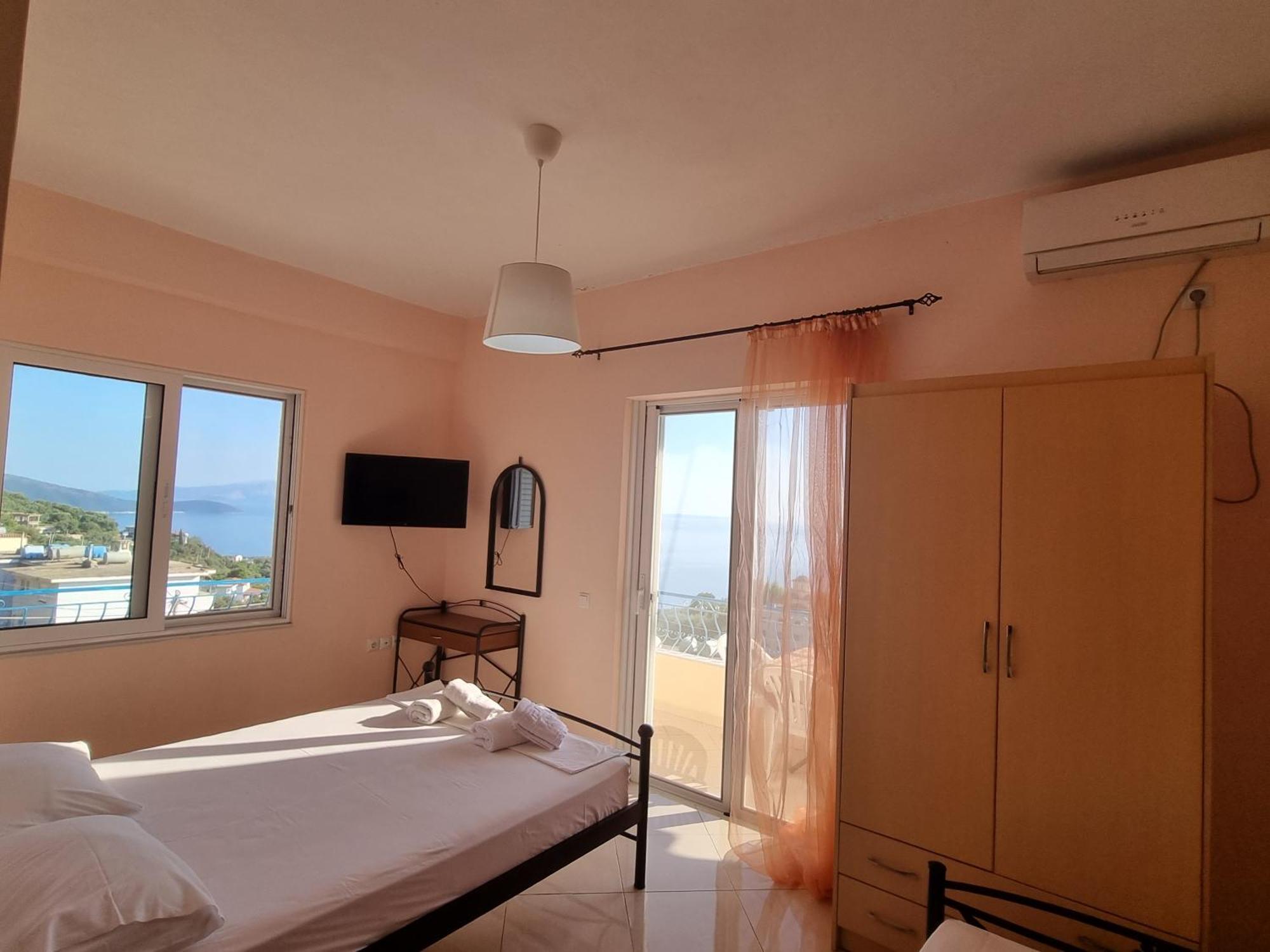 Let Rooms Lukova Екстериор снимка