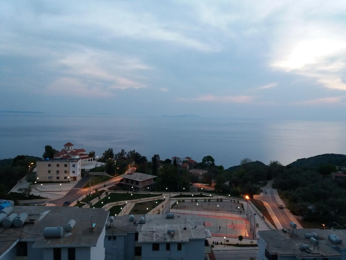 Let Rooms Lukova Екстериор снимка