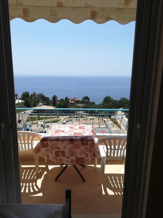 Let Rooms Lukova Екстериор снимка