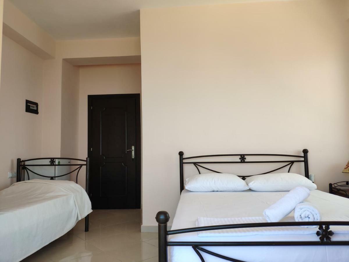 Let Rooms Lukova Екстериор снимка
