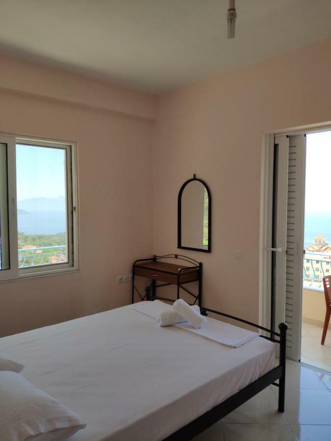 Let Rooms Lukova Екстериор снимка